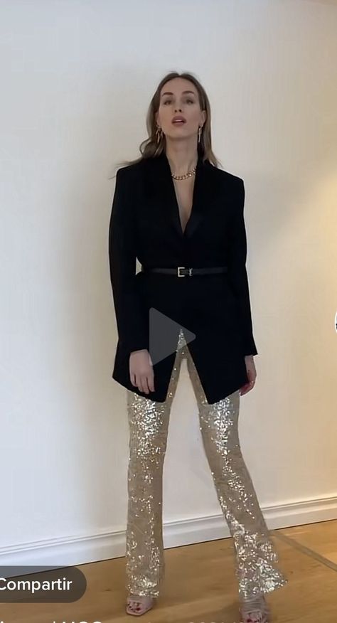 Black Sparkly Pants Outfit, Cold New Years Eve Outfit, Vegas In December Outfits, Nye Dinner Ideas, Las Vegas Night Outfit, Nye Vibes, New Years Eve Outfits Winter, Vegas Outfit Ideas Winter, Vegas Night Outfit