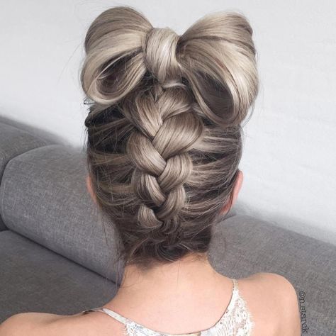 Upside Down Braid With A Bow Updo #easybraids Upside Down French Braid, French Braid Buns, French Braids Tutorial, Upside Down Braid, French Braid Ponytail, Dutch Braid Hairstyles, Long Box Braids, French Braid Hairstyles, 짧은 머리