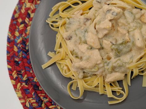 Hatch Green Chili, Alfredo Chicken, Green Chile Recipes, Chicken Fettuccine Alfredo, Green Chili Chicken, Chile Recipes, Chicken Fettuccine, Green Chile Chicken, Hatch Green Chile