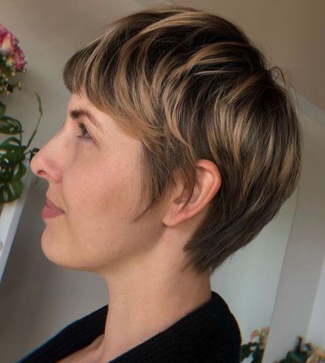 Shaggy Pixie with Caramel Highlights Pixie Shag Haircut, Shaggy Pixie Cut, Pixie Shag, Shag Haircuts For Women, Pixie Cut With Highlights, Pixie Hair Color, Short Haircuts Ideas, Shaggy Pixie Cuts, Classic Pixie