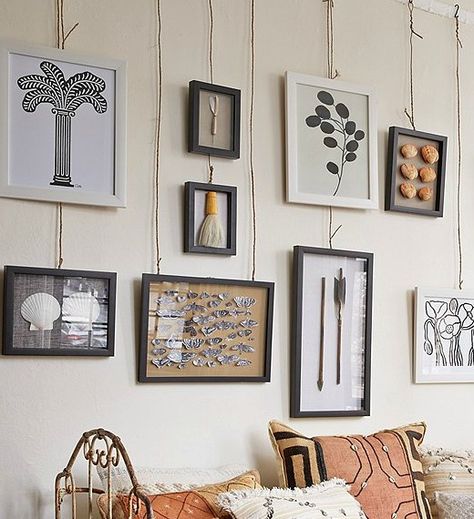 Easy DIY Hanging Wall Art Idea | No Nails Required... http://www.completely-coastal.com/2017/02/easy-hanging-art-idea-with-rope.html Install a ledge/molding and hang your art from a rope! Hanging Pictures On The Wall, Picture Rail Molding, Textures Murales, Gallery Wall Layout, Picture Rail, Hanging Artwork, Wall Molding, Hanging Photos, Picture Hanging