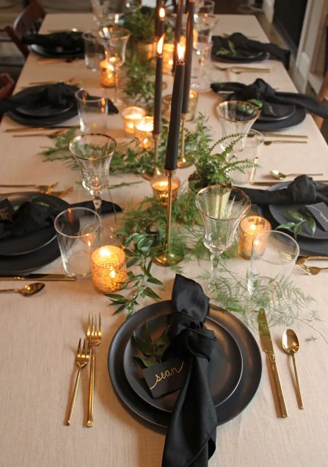 Table Design Party, 30 Birthday Table Decoration, Black Fall Tablescape, Formal Dinner Setting Table, Birthday Table Set Up Ideas, Private Dinner Decor, Dinner Party Plate Setting, Fancy Dinner Setting, 25th Birthday Table Decorations