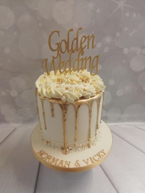 gold drip cake for a Golden Wedding Golden Wedding Party Ideas, 50 Birthday Cake Ideas For Women Gold, Golden Wedding Cake Ideas, Golden Anniversary Cake Ideas, Simple Wedding Cake With Gold, Golden Birthday Cake For Women, 50th Anniversary Cakes Gold, Golden Cake Birthday, White And Gold Cake Ideas