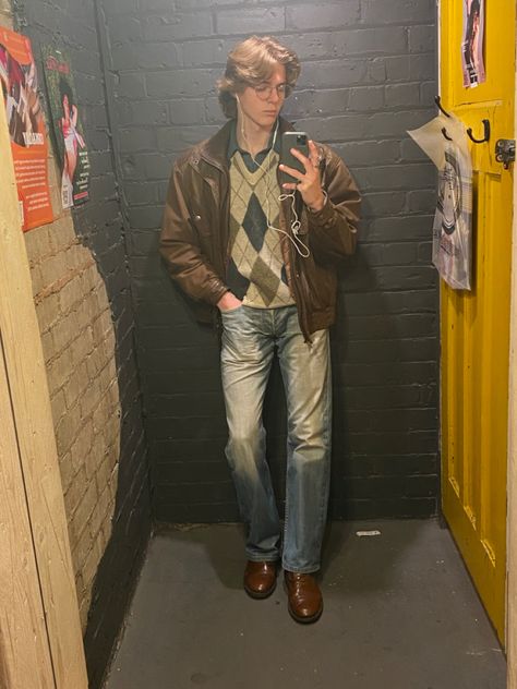 Thrifted Outfits Men Vintage, Mens Vintage Leather Jacket Outfit, Men’s Eclectic Fashion, Guy 70s Outfits, 80s Clothing Men, 80s Mens Outfit, Mens Vintage Aesthetic, 80s Fall Fashion Men, Men 70s Style