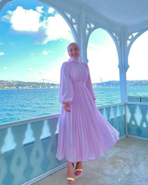 Hijab Dress Party Simple, Hijab Styling, فستان زهري, Pink Hijab, Hijab Dress Party, Skin Details, Mode Turban, Soiree Dress, Women Dresses Classy