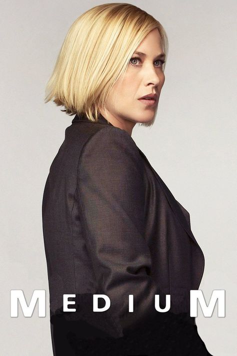 Medium Tv Series, Celebrity Short Hair, Patricia Arquette, Sky Tv, Female Celebrities, Me Tv, Fantasy Series, Movie List, Shoulder Length Hair