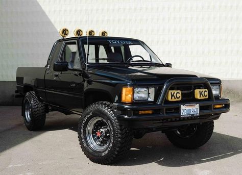 Back To The Future Toyota Truck, Toyota Trucks 4x4, Best Off Road Vehicles, Mobil Off Road, Toyota Pickup 4x4, Toyota Tacoma Sr5, Toyota Truck, Nissan D21, Future Trucks