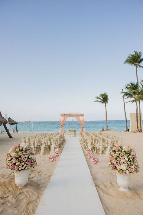 #wedding #indian #beach #ideas #beachwedding #weddingideas #photography #weddingphotography #bookeventz Romantic Beach Wedding, Dream Beach Wedding, Beach Wedding Reception, Beach Wedding Inspiration, Wedding Venues Beach, Wedding Beach Ceremony, Romantic Beach, Beach Ceremony, Destination Wedding Locations