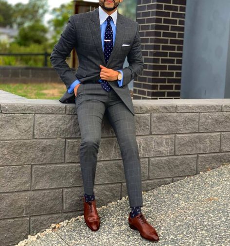 GentWith ClassicStyle on Instagram: “Yes 👍 or No 👎? #gentwithclassicstyle” Mens Grey Suit, Drape Pattern, Grey Suit Men, Dark Gray Suit, Tailor Made Suits, Suit Combinations, Charcoal Suit, Mens Slacks, Men Fashion Casual Shirts