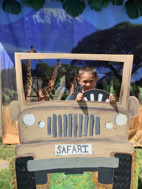 Diy Safari Jeep Photo Booth, Jungle Jeep Safari Theme, Safari Truck Cardboard, Safari Jeep Photo Booth, Safari Jeep Cardboard Diy, Jeep Photo Booth, Safari Photo Booth, Foto Booth, Safari Jeep