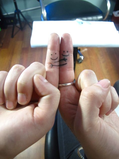 best friend tattoos - @Sarah Powell Small Best Friend Tattoos, Tato Dengan Makna, Cute Finger Tattoos, Forever Tattoo, Tato Jari, Matching Best Friend Tattoos, Tattoos Infinity, Bestie Tattoo, Bff Tattoos