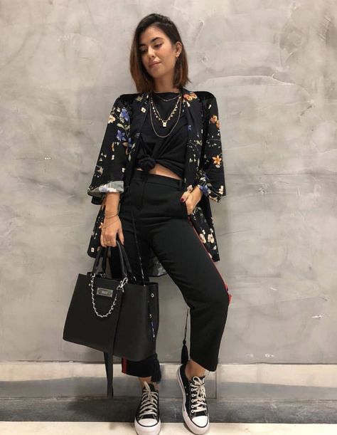 @_todomundotem Edgy Professional Outfits, Grunge Fall Outfits, Fall Grunge, Casual Oufits, Outfits Gorditas, Cool Autumn, Vintage Band Tees, Comfy Fashion, Summer Style Casual