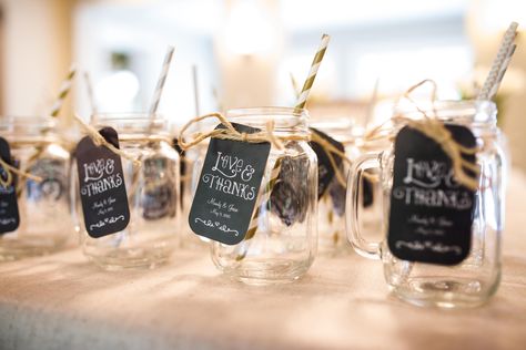 Mason Jar Party Favor, Jar Wedding Favors, Wedding Souvenirs Diy, Mason Jar Wedding Favors, Country Wedding Favors, Mason Jar Favors, Wedding Favour Jars, Rustic Wedding Showers, Personalized Mason Jars