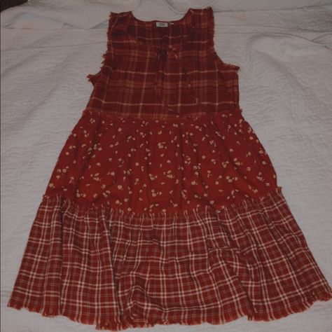 Never Worn. Great Condition! 70s Casual Dress, Twee Dresses, Author Outfits, Babydoll Dress Fall, Feeling Mischievous, Americana Outfits, Grandma Clothes, Red Dress Style, Tent Dress