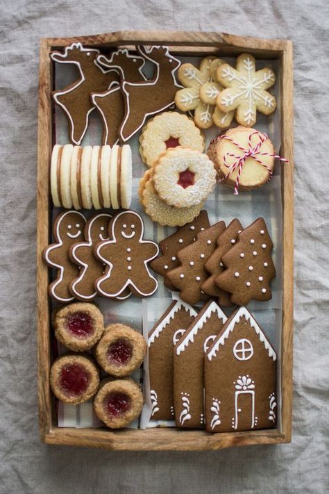 Recipe For Gingerbread Cookies, Recipe For Gingerbread, Jul Kaka, Christmas Cookie Box, Ginger Bread Cookies Recipe, Gingerbread Recipe, Xmas Cookies, Xmas Food, Christmas Cooking