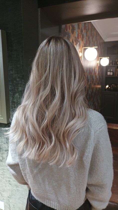 Cold Blonde Hair Balayage, Cold Balayage, Cold Hair Color, Cold Blonde Hair, Cold Blonde, Cold Hair, Beige Blonde Hair, Balayage Long Hair, Warm Hair Color