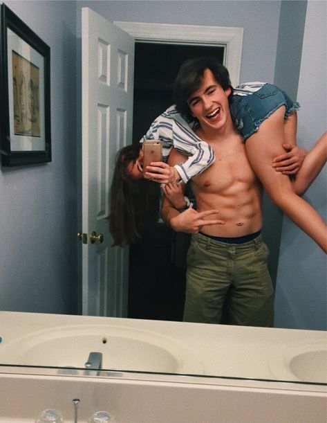 Silly Dates / boyfriend / couples / couples photos / photo idea for couples Couple Selfie Ideas Silly, Silly Pictures With Boyfriend, Silly Couples Pics, Funny Couple Mirror Pictures, Photos To Recreate With Boyfriend Funny, Silly Relationship Pictures, Couple Funny Photos, Couple Photo Ideas Selfie, Cute Funny Couple Pictures