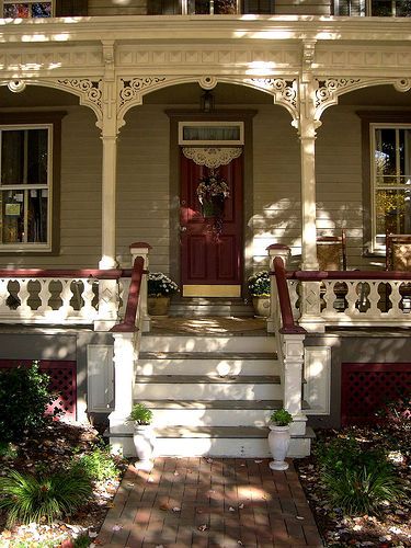 Victorian Home, Frenchtown NJ | Flickr - Photo Sharing! Queen Anne Front Porch, Victorian Porch Ideas, Victorian Bloxburg, Victorian Patio, Victorian Front Porch, Gingerbread Trim, Victorian Porch, Victorian Exterior, Cozy Houses