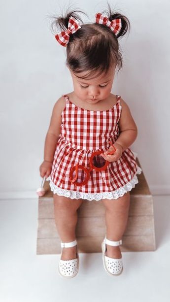 Arabella And Rose ™️ Est 2012 on Instagram: "Red Gingham has our hearts ♥️🌹🎅🏻 So many fabulous Christmas outfits all ready to ship Sweet Ella rocking her gingham ♥️ @mason.and.ella" Look Baby Girl, Baby Outfits Girl, Baby Girl Summer Outfits, Stylish Kids Fashion, Gingham Outfit, Stylish Kids Outfits, Kids Dress Patterns, Kids Dress Wear