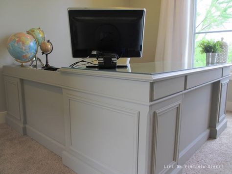 Painted desk using Annie Sloan Chalk Paint in French Linen. Wood Desk Makeover, Painted Office Furniture, Office Desk Makeover, White Executive Desk, Desk Makeover Diy, Dark Brown Walls, Woodworking Jig Plans, Cheap Office Furniture, Life On Virginia Street