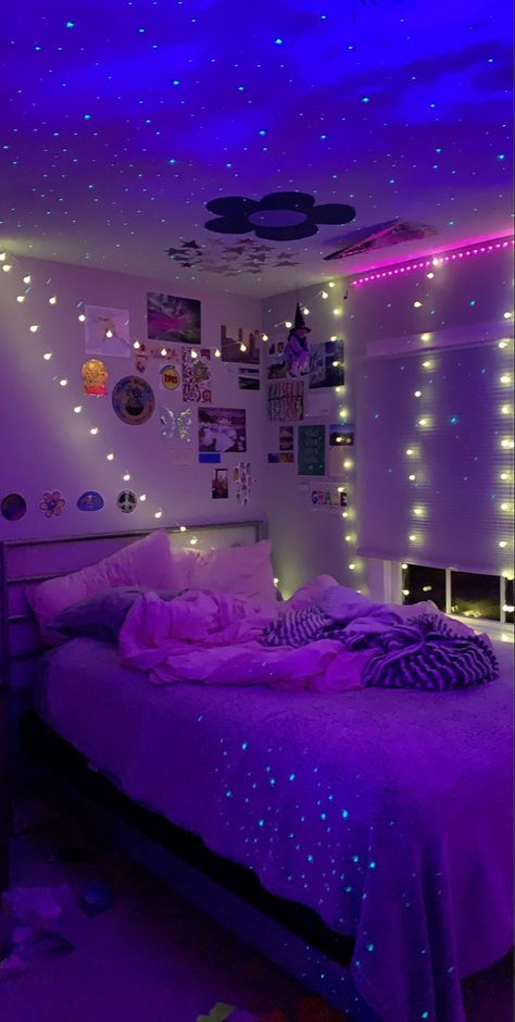 Cool Led Room, Neon Bedroom, Luxury Room Bedroom, Girl Bedrooms, Chill Room, Neon Room, Bedroom Decor For Teen Girls, Home Decor Apartment, Indie Room