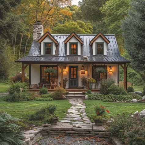 Cute Rustic House Exterior, Country Home Aesthetic Exterior, Cottage In The Woods Aesthetic, House In Woods, Rustic House Decor, Small Stone House, Small Country Homes, Cottage Exterior, Casa Exterior