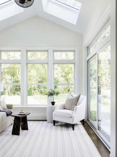 Farmhouse Sunroom Ideas, Modern Farmhouse Sunroom, Small Sunroom Ideas, Modern Sunroom, Farmhouse Sunroom, Sunroom Decor, Sunroom Windows, Small Sunroom, Sunroom Furniture