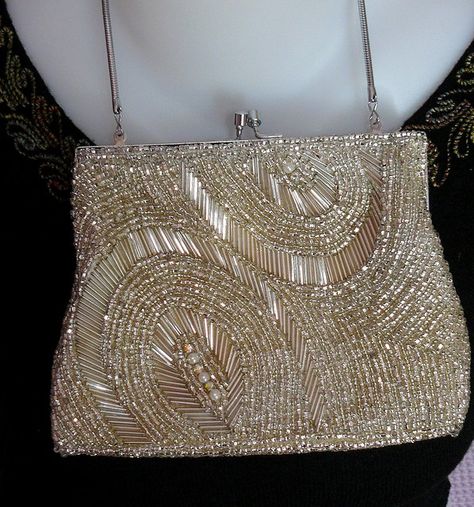 Vintage beaded evening bag Vintage Evening Bags, Beaded Evening Bags, Bag Model, Vintage Clutch, Beaded Handbag, Fancy Bags, Evening Purse, Vintage Purses, Embroidered Bag