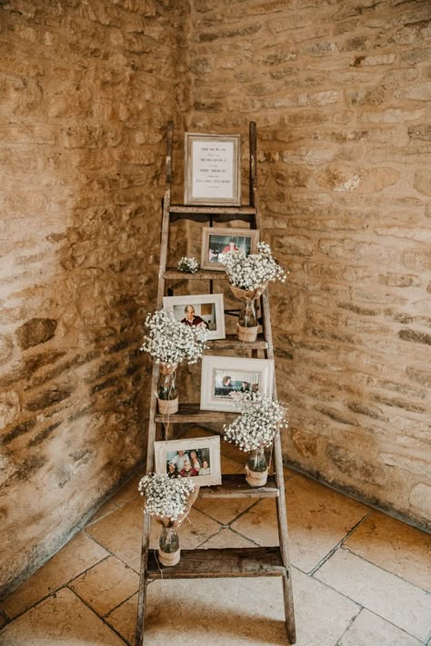 Old Rustic Wedding Ideas, Ladder Decor Wedding Receptions, Invations Wedding Ideas, August Fireplace Decor, Ladder Memory Wedding, Furniture At Wedding Receptions, Boho Memorial Table, Rustic Centerpiece Wedding Diy, Boho Farmhouse Wedding Centerpieces