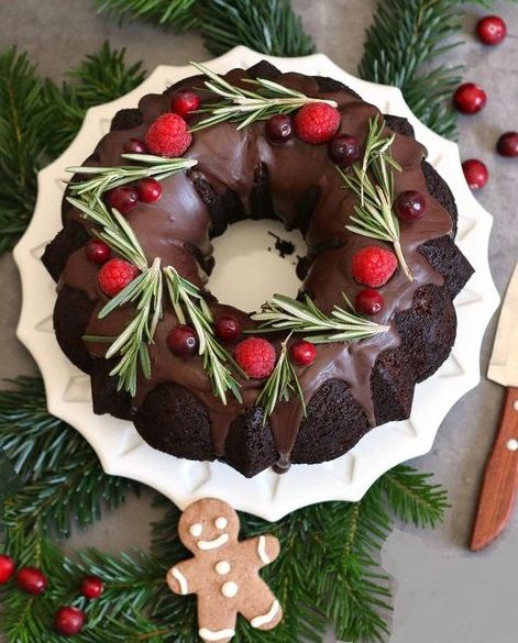 Gingerbread Chocolate, Jul Mad, Chocolate Bundt, Cake Christmas, Chocolate Bundt Cake, Tasty Chocolate Cake, Christmas Sweets, Chocolate Decorations, Christmas Cooking