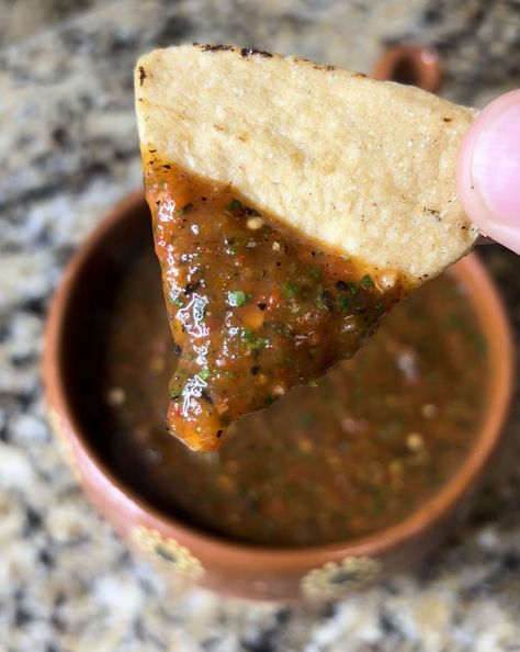 Fire Roasted Salsa, Roasted Salsa, Mexican Salsa Recipes, Tortilla Chip, Salsa Guacamole, Salsa Sauce, Mexican Salsa, Fire Roasted, Latin Food