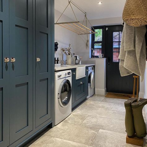 HANNAH | Interior Designer on Instagram: “Happy Tuesday everyone 💫 I decided to snap the utility room this morning whilst it was clean and tidy because it doesn’t happen very often!…” Boiler In Utility Room, Back Door Utility Room, Boot Room And Utility, Utility Room In Garage, Utility Sunroom, Side Extension Utility Room And Toilet, Utility And Pantry Room Ideas, Navy Utility Room, Utility Room And Toilet Ideas