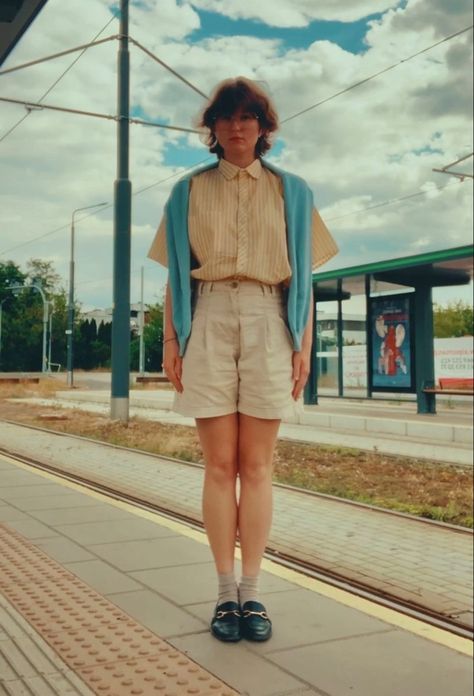 Wes Anderson Inspired Outfits Men, Wes Anderson Mens Fashion, Wes Anderson Clothing Style, Wes Anderson Clothes, Wes Anderson Photoshoot Ideas, Wes Anderson Dress, Wes Anderson Outfits Women, Wes Anderson Inspired Outfits, Wes Anderson Style Photography