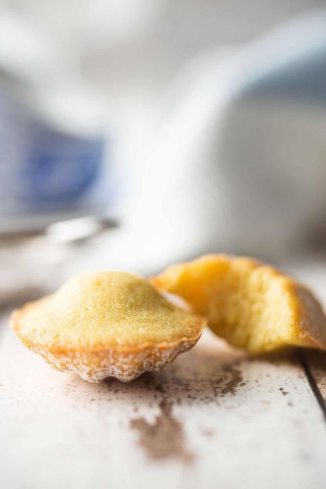 Madeleine Cookies: These are one of my absolute favorites! So delicate & buttery. Perfect with a cup of tea, coffee, or cocoa, or as a homemade gift or party favor. #madeleinesrecipe #madeleines #madeleinecookie #madeleinecake #french #authentic #pastry #cookie #cake #starbucks #vanilla #vanillabean #traditional #classic #partyfavor #ediblegift #homemadegift #recipe #dessert #bakingamoment Madeline Cookies Recipe, Madelines Recipe, Madeleine Cookies, Madeleine Cake, Madeline Cookies, Almond Biscotti Recipe, Pastry Cookie, Madeleine Recipe, Starbucks Vanilla