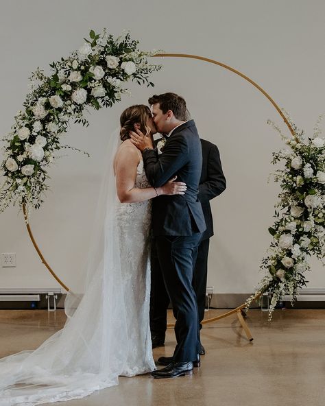 Round Arch Decoration Wedding Outdoor Ceremony, White And Green Arch Flowers, Circle Wedding Arch White Flowers, Flower Arch Engagement, Wedding Arch Greenery White Flowers, Greenery Wedding Arches, Winter Wedding Arbor Greenery, White Flower Alter, Green And White Alter Flowers