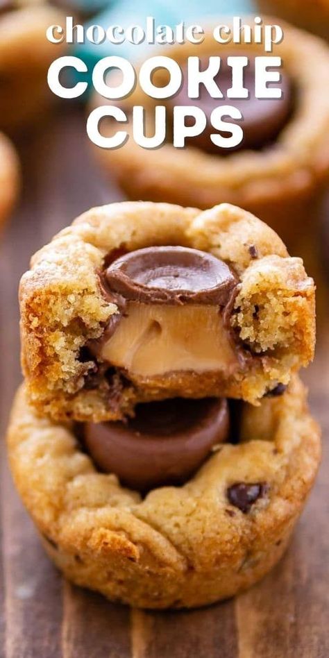 Rolo Chocolate, Rolo Cookies, Chocolate Chip Cookie Cups, Crazy For Crust, Cookie Cups, Homemade Cookies, Mini Muffins, Chocolate Chip Cookie, Cookie Desserts