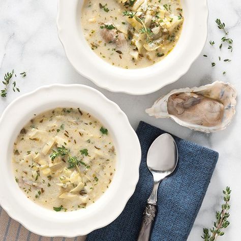 Oyster Artichoke Soup Detox Vegetable Soup, Oyster Stew, Artichoke Soup, Oyster Recipes, Louisiana Recipes, Seafood Soup, White Bean Soup, Bowl Of Soup, Meatless Meals