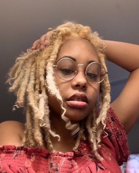 Bleached Dreads, Bleached Locs, Instant Locs, Healthy Locs, Blonde Locs, Bleach Designs, Locks Hair, Good Products, Hair Back