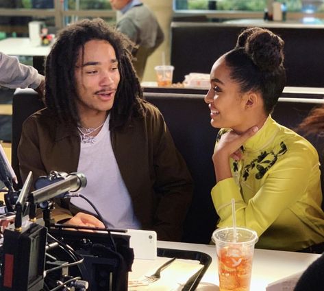 yara shahidi on grownish Aaron And Zoey Grownish, Luca And Zoey Grownish, Zoey Grownish, Luca Sabbat, Yara Shahidi Style, Zoey Johnson, Luka Sabbat, Grown Ish, Movies To Watch Teenagers