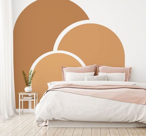 Nice Colors For Bedrooms, Arch Painted On Wall Corner, Bedroom Mural Art, Wall Mural Behind Bed, Wall Corner Painting Ideas, Pastel Bedrooms, Simple Wall Painting Ideas, Wall Sticker Ideas, Peach Bedroom