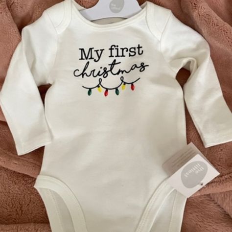 "My First Christmas" Onesie - Long-Sleeve 95% Organic Cotton 5% Spandex Christmas Onsies Baby, My First Christmas Onesie, First Christmas Onesie, Christmas Onsies, Baby Christmas Onesie, Christmas Onesies, Onesie Ideas, Tiffany Baby Showers, Pijama Party