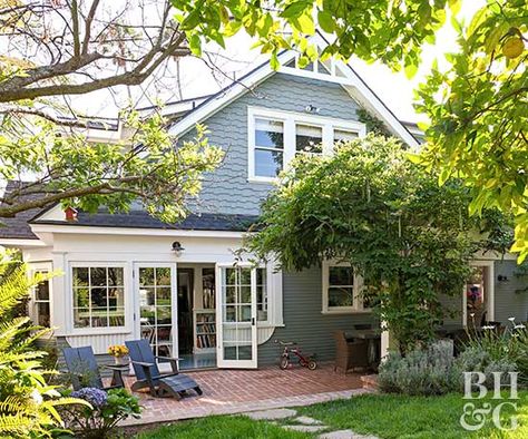 Blue Cottage Dining Room, California Cottage Exterior, Craftsman Home Colors Exterior, California Cottage Style, Modern Cottage Decorating Ideas, Colorful Farmhouse Exterior, Light Blue Cottage Exterior, Cottage Style Exterior Homes, Charming House Exterior