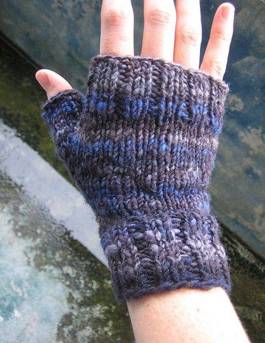 Knitted Handwarmers, Fingerless Mitts Knit, Crochet Fingerless Gloves Free Pattern, Fingerless Mittens Pattern, Knitting Gloves, Knitting Gloves Pattern, Fingerless Gloves Knitted Pattern, Crocheted Clothes, Knitted Stuff