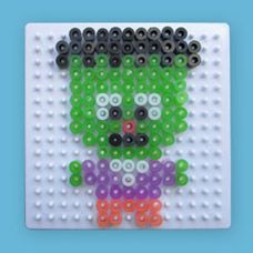 Hama Beads Halloween, Frankenstein Craft, Halloween Perler, Easy Perler Bead Patterns, Ansan, Melty Bead Patterns, Halloween Characters, Fuse Bead Patterns, Fusion Beads