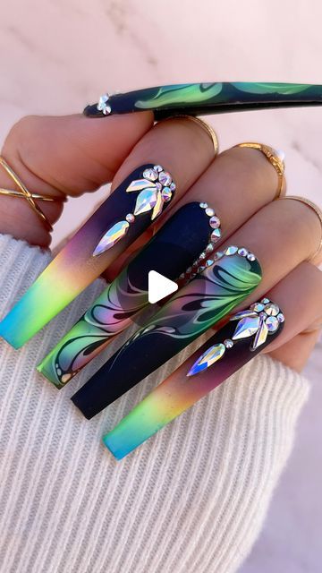 Vo Tino Nails, Airbrush Nails Designs, Airbrushed Nails, Pigment Nails, What Do You See, Art Brushes, Free Hand, White Art, Nail Art