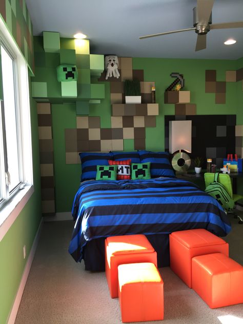 Great Minecraft styled room! Minecraft Bedroom Wall Mural, Minecraft Themed Bedroom Ideas, Mine Craft Bedroom, Minecraft Decor Room, Boys Minecraft Bedroom Ideas, Minecraft Theme Bedroom, Kids Minecraft Bedroom, Minecraft Rooms Bedrooms, Minecraft Kids Room Ideas