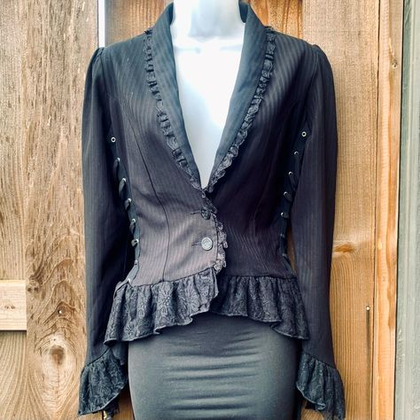 Hot Topic Exclusive Clothing Line For Showtime’s Original Series “Penny Dreadful”. Jacket Is Nwot. In Pristine Condition! Circa 2015 Size: Medium Measurements: - To Pit: 17.5 Inches - Shoulder To Bottom Of Lace In Front: 19 Inches - Top Of Collar To Bottom Of Lace In Back: 26.5 Inches - Sleeve Length: 34.5 Inches To Longest End Of Lace Over Hand. Color: Black Lace-Up Detailing On Sides Lace Ruffle Trim Lace Flair At Wrist Lace Peplum Ruffled Shoulder Two Button Closure With Scorpion Detailing On 1920s Jacket, Victorian Gothic Style, Androgynous Outfits, Goth Clothes, Penny Dreadful, Gothic Victorian, Victorian Steampunk, Gothic Steampunk, Exclusive Clothing