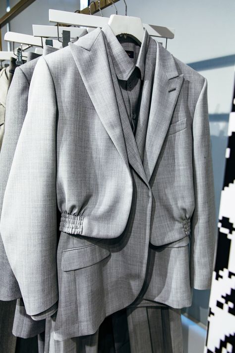 Mens Tailoring, Blazer Details, Suit Details, Suit Jacket For Men, Tailoring Details, Louis Vuitton Collection, Mens Blazer, Diy Vetement, Blazer Designs