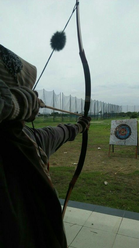 Arrow player. Archery Sport Aesthetic, Archer Aesthetic, Archery Aesthetic, Archery Sport, Arrow Shooting, Archery Girl, Rangers Apprentice, Pencak Silat, Bowfishing