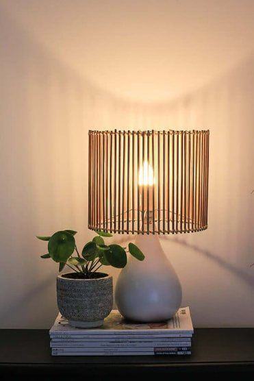 Lampshade Upcycle, Lamp Upcycle, Upcycle Lamp, Diy Rattan, Basket Light, Diy Table Lamp, Rattan Light Fixture, Rattan Style, Lampe Diy